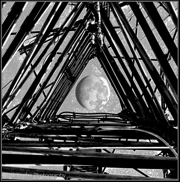 DarkSideoftheMoon2_&00x705.jpg