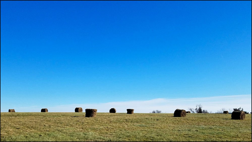 hay-henge x1000.jpg