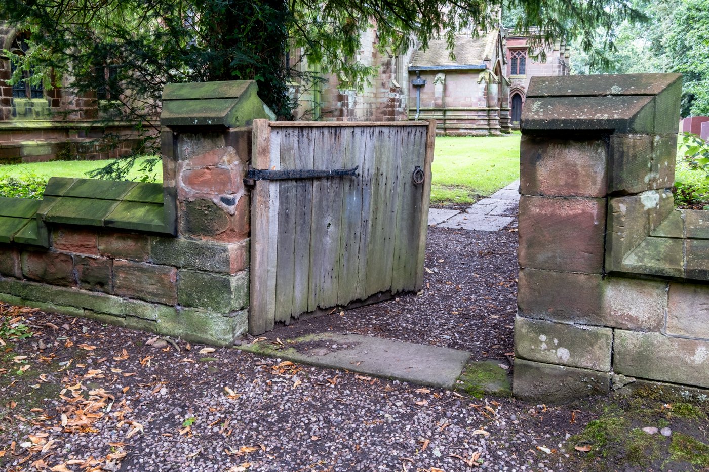 Gate_F0310-821-.JPG