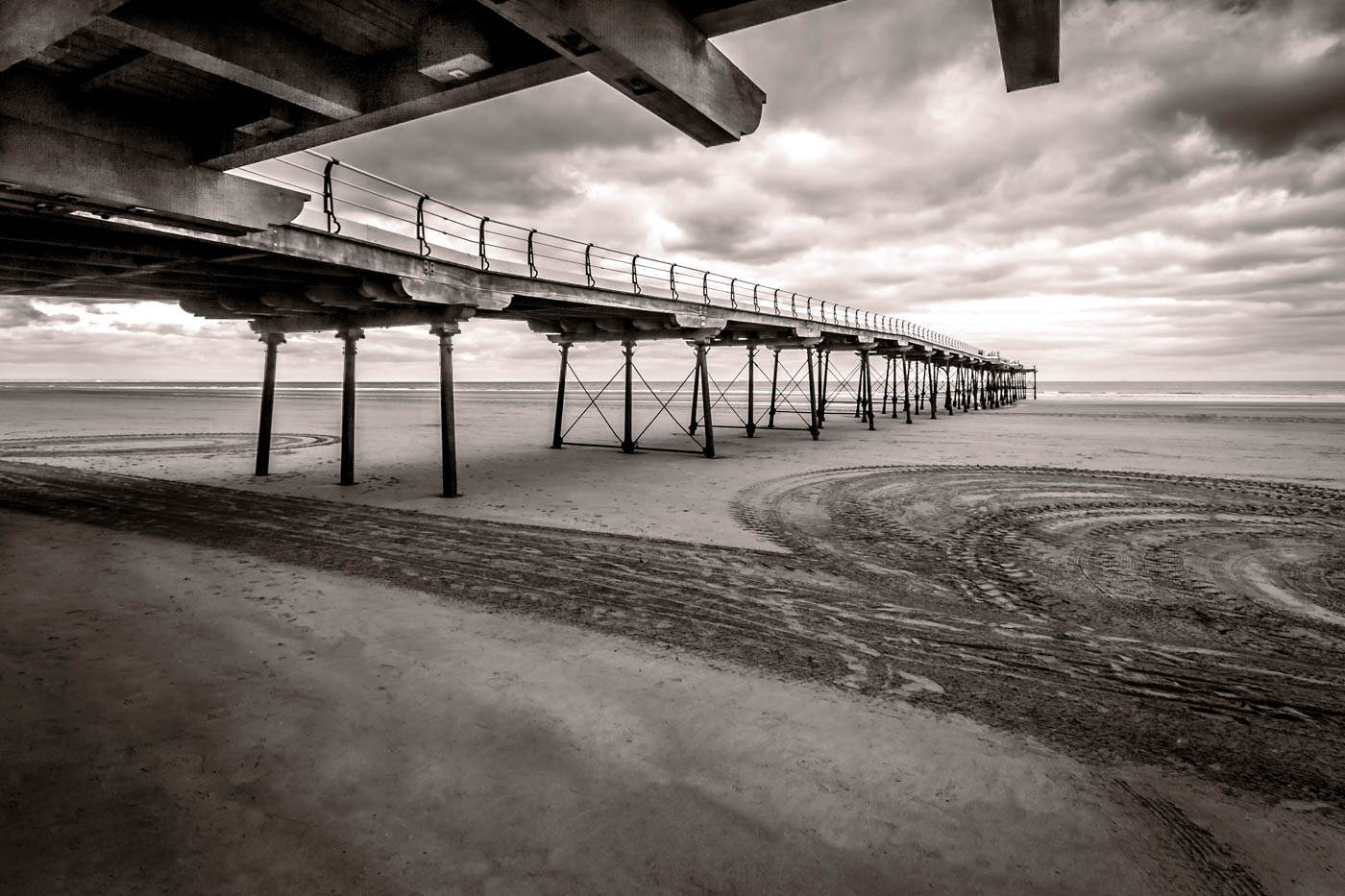 UnderThePier_C5524-193-193.JPG